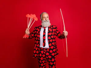 How does Cupid visit his girlfriend?