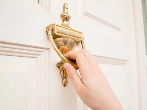 5 Knock-Knock Jokes That Will Have Them Wondering Who's There