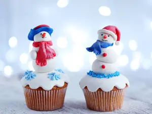 What ingredient does a snowman always use for baking? 