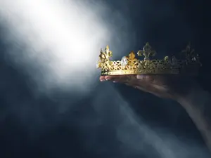 What is a king's favorite weather?