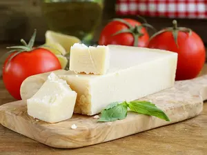 Which celebrity is a cheese expert?