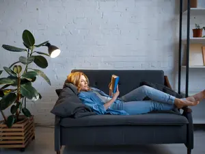 Which celebrity loves to read?