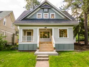 Who is a house's favorite band?